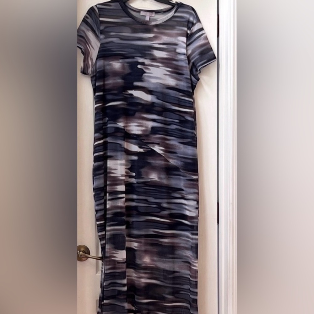 Chelsea 28!Grey Multi-Stripe Short Sleeve Midi Dress Mesh with liner